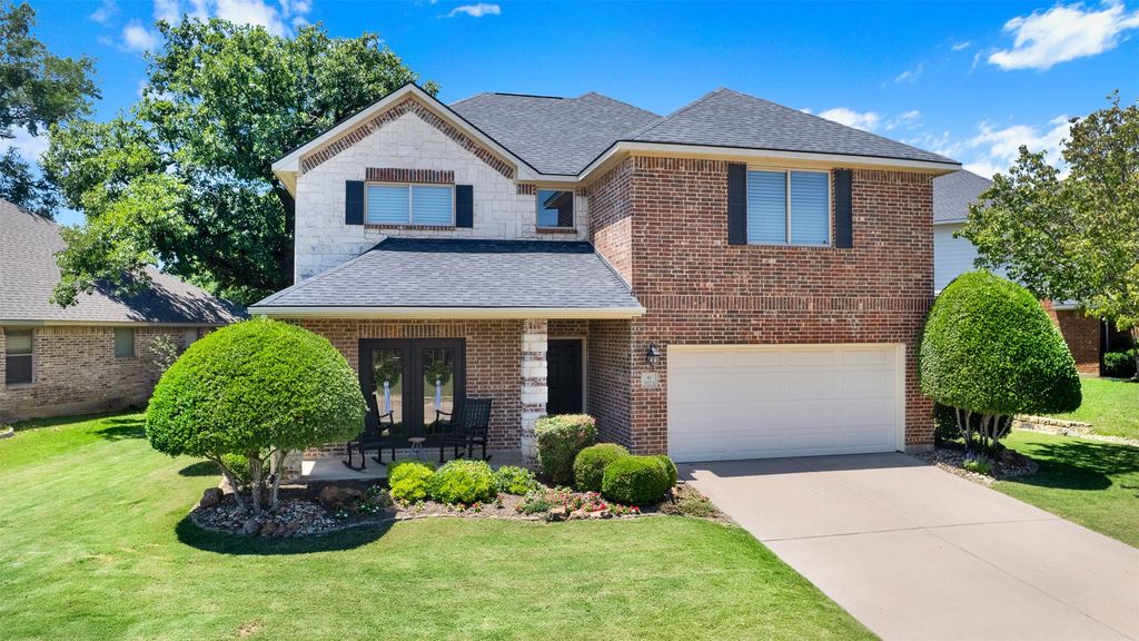 3024 Greenway Drive, Burleson, TX 76028