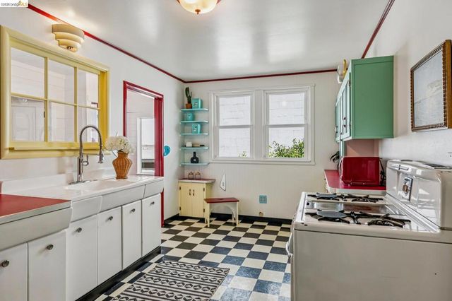 937 Grayson St, Berkeley, CA 94710