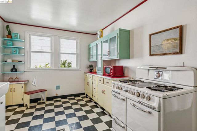 937 Grayson St, Berkeley, CA 94710