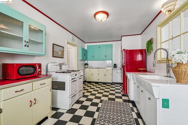 937 Grayson St, Berkeley, CA 94710