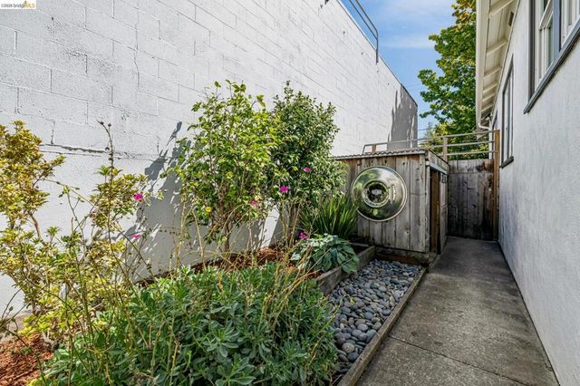 937 Grayson St, Berkeley, CA 94710