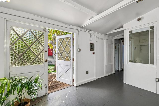 937 Grayson St, Berkeley, CA 94710