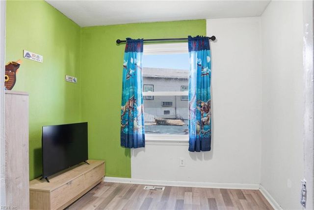 1527 Grove ST, Hampton, VA 23664