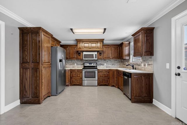 608 Surrey Lane, Benton, AR 72015
