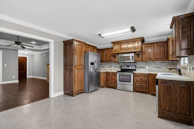 608 Surrey Lane, Benton, AR 72015