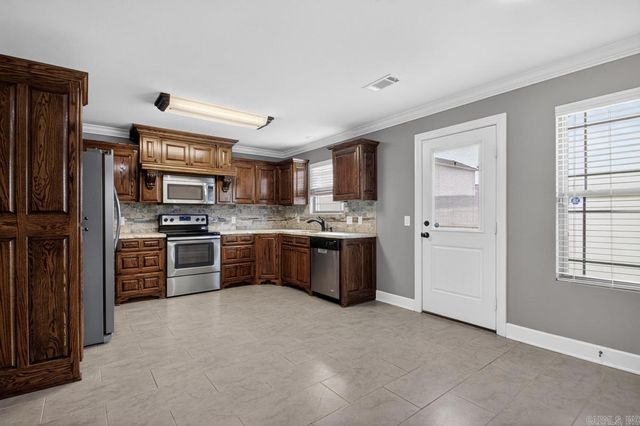608 Surrey Lane, Benton, AR 72015