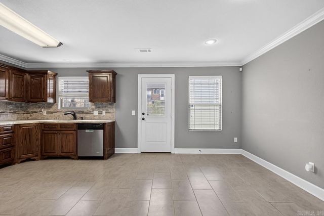 608 Surrey Lane, Benton, AR 72015