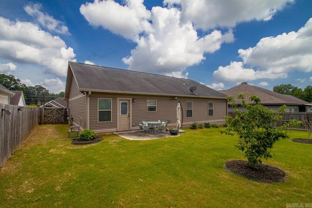 608 Surrey Lane, Benton, AR 72015