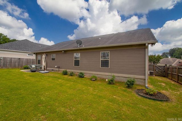 608 Surrey Lane, Benton, AR 72015