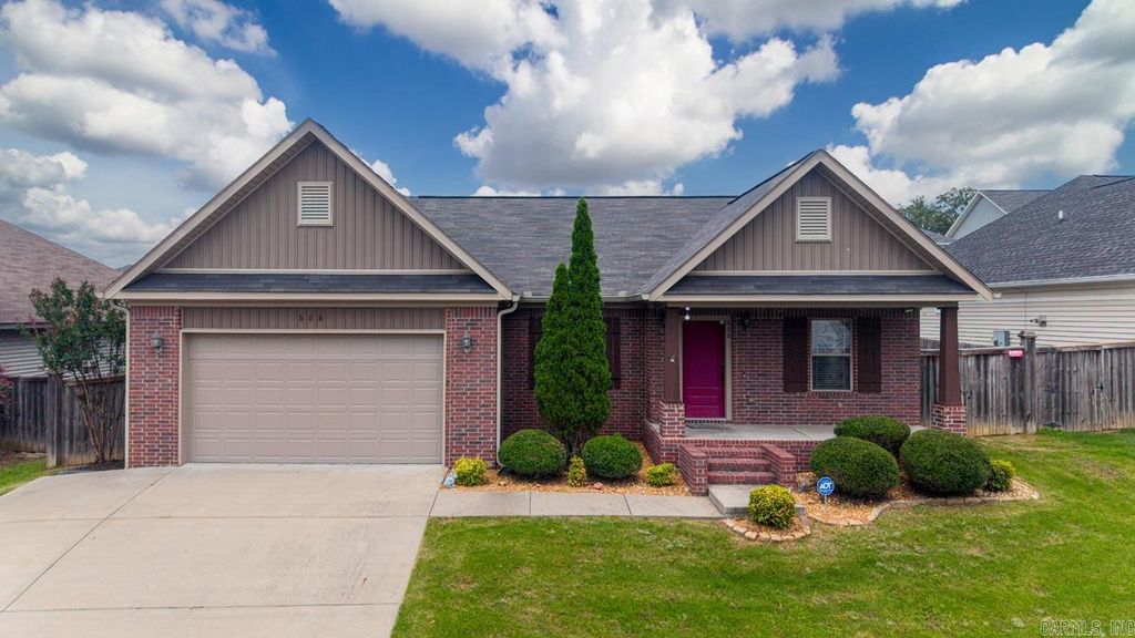 608 Surrey Lane, Benton, AR 72015