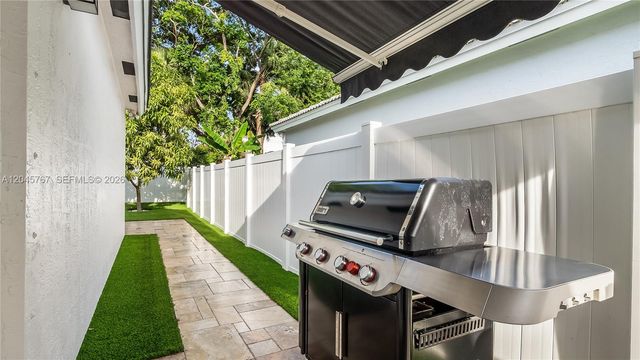 123 SW 164th Avenue, Pembroke Pines, FL 33027