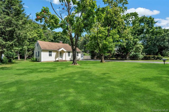 33 Laurel Drive, Smithtown, NY 11787