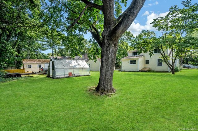 33 Laurel Drive, Smithtown, NY 11787