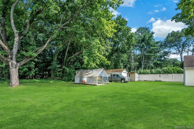 33 Laurel Drive, Smithtown, NY 11787