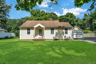 33 Laurel Drive, Smithtown, NY 11787