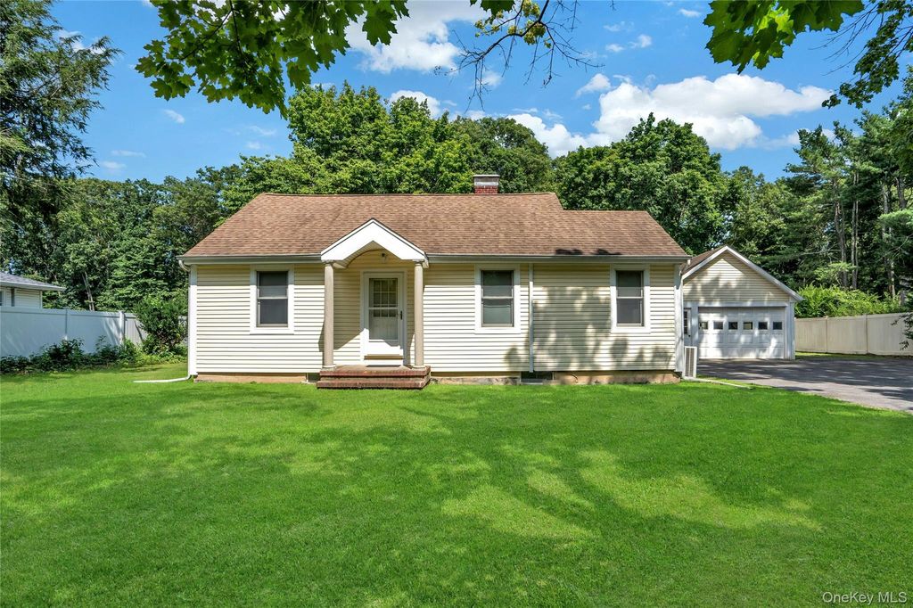 33 Laurel Drive, Smithtown, NY 11787