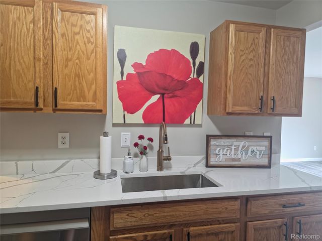 1275 Lilac Lane, Waterford Charter Township, MI 48327