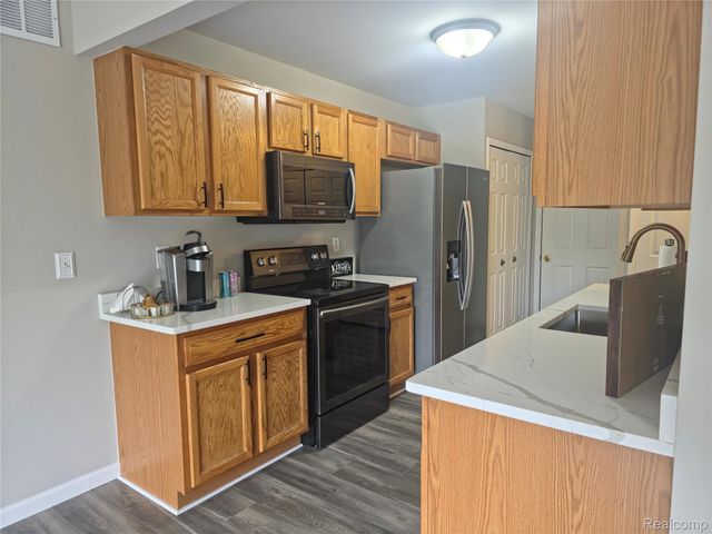 1275 Lilac Lane, Waterford Charter Township, MI 48327