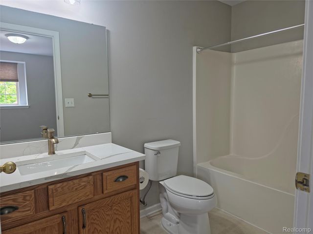 1275 Lilac Lane, Waterford Charter Township, MI 48327