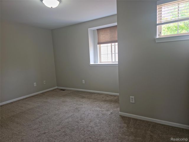 1275 Lilac Lane, Waterford Charter Township, MI 48327