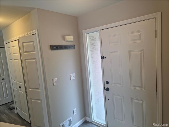1275 Lilac Lane, Waterford Charter Township, MI 48327