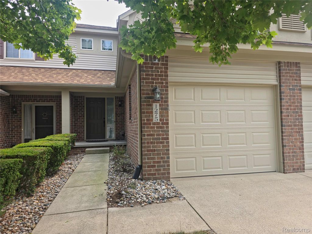 1275 Lilac Lane, Waterford Charter Township, MI 48327