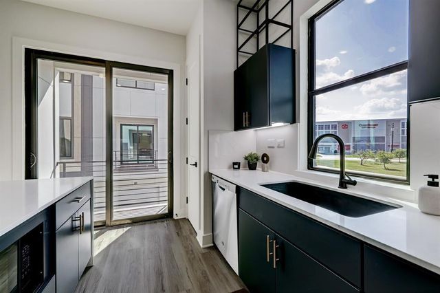 4722 Old Spanish Trail B201, Houston, TX 77021