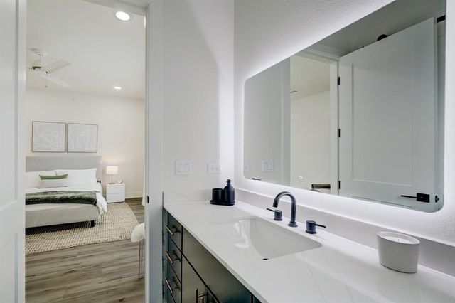 4722 Old Spanish Trail B201, Houston, TX 77021