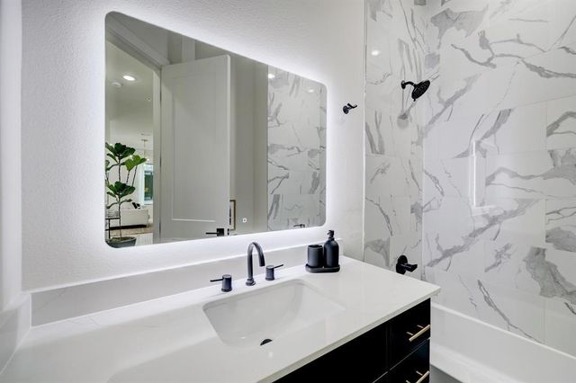 4722 Old Spanish Trail B201, Houston, TX 77021