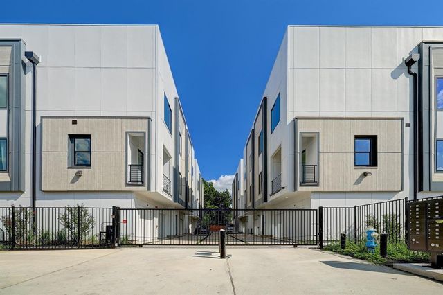 4722 Old Spanish Trail B201, Houston, TX 77021