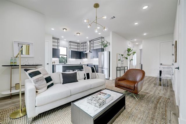 4722 Old Spanish Trail B201, Houston, TX 77021