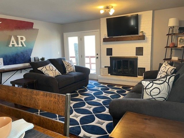 2300 Oakwood Avenue, Bentonville, AR 72712