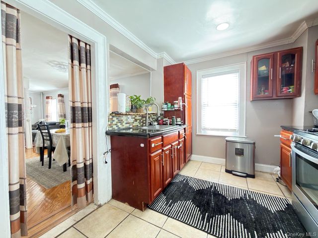 9472 199th Street, Hollis, NY 11423