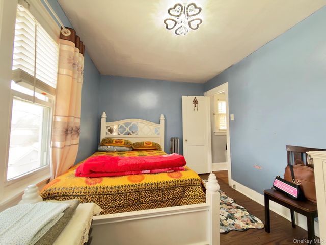 9472 199th Street, Hollis, NY 11423