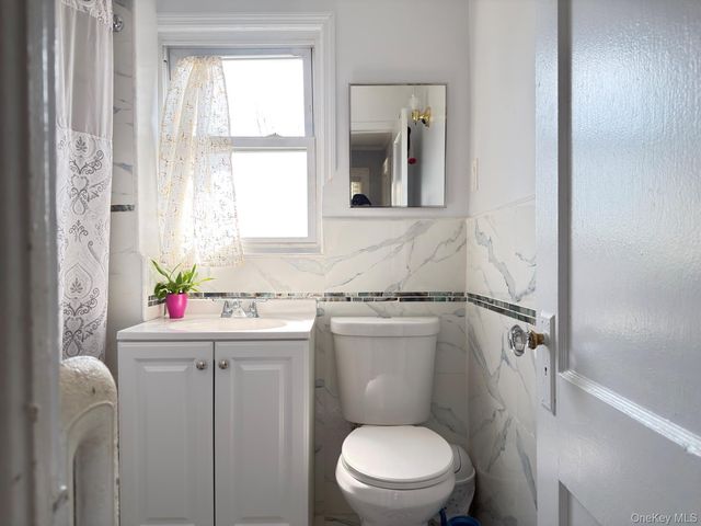 9472 199th Street, Hollis, NY 11423