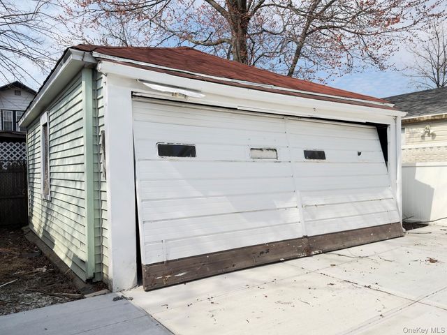 9472 199th Street, Hollis, NY 11423