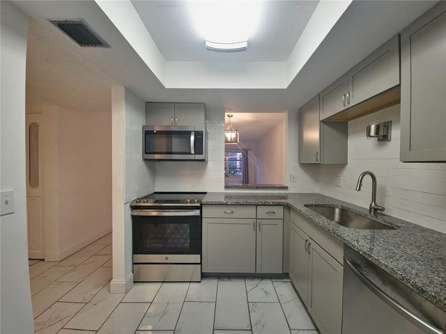 4805 ALT 19 215, Palm Harbor, FL 34683