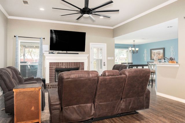 621 Old Stoney Court, Ponder, TX 76259