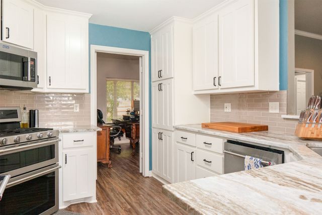 621 Old Stoney Court, Ponder, TX 76259