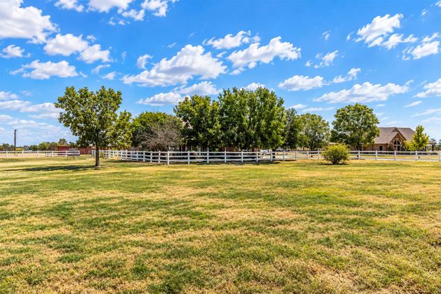 621 Old Stoney Court, Ponder, TX 76259