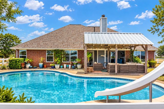 621 Old Stoney Court, Ponder, TX 76259