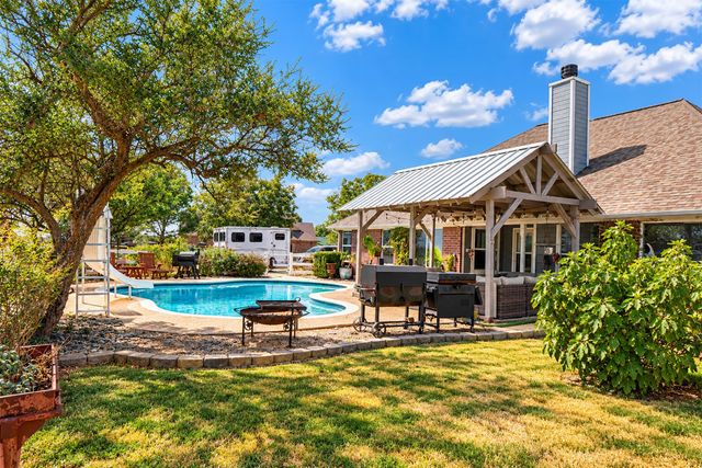 621 Old Stoney Court, Ponder, TX 76259