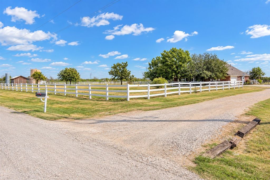 621 Old Stoney Court, Ponder, TX 76259 — photo 5