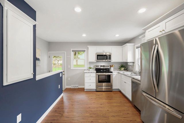 13 Arizona Circle, Madison, WI 53704