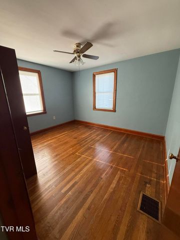 235 Southeast Glade Street, Wise, VA 24293