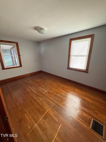 235 Southeast Glade Street, Wise, VA 24293