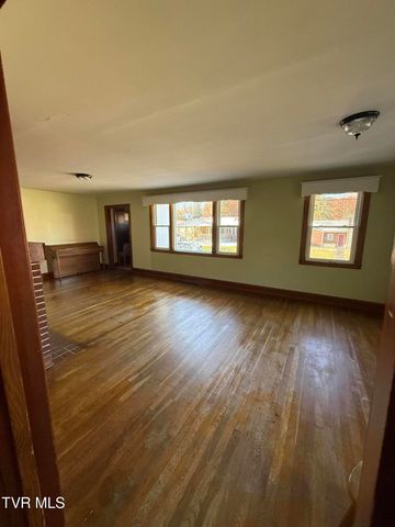 235 Southeast Glade Street, Wise, VA 24293