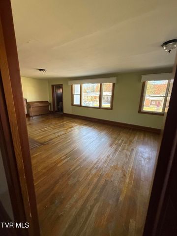 235 Southeast Glade Street, Wise, VA 24293