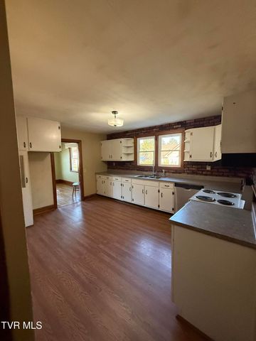 235 Southeast Glade Street, Wise, VA 24293