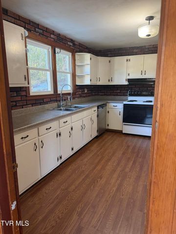 235 Southeast Glade Street, Wise, VA 24293